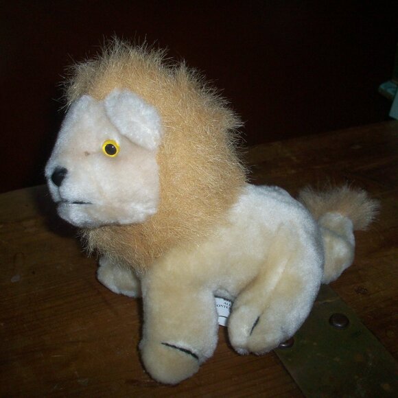 Vintage Wildlife Artist Lion Small of the Wild Realistic Plush Animal Toy - Picture 2 of 6